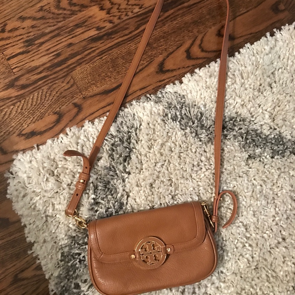 A beautiful Tory Burch cross body bag